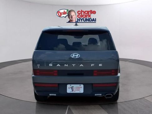 Used 2025 Hyundai Santa Fe SE FWD image 4