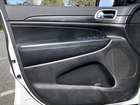 Used 2019 Jeep Grand Cherokee Altitude image 27