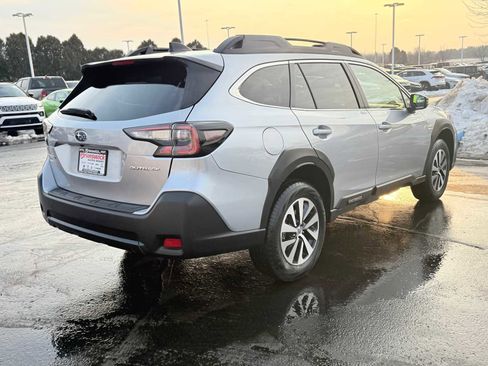 Used 2025 Subaru Outback Premium w/ Popular Package #1A image 4