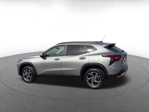 Used 2025 Chevrolet Trax LT image 10