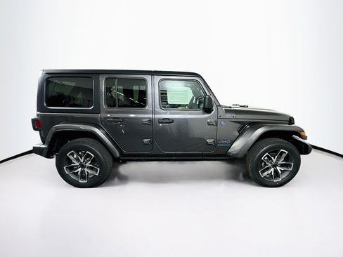 Used 2024 Jeep Wrangler Unlimited w/ Convenience Group AWD/4WD image 10