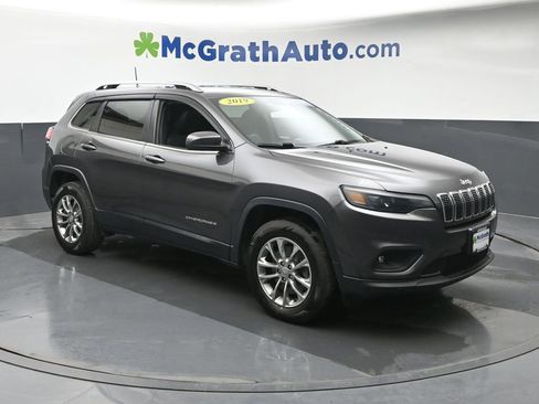 Used 2019 Jeep Cherokee Latitude Plus AWD/4WD image 2
