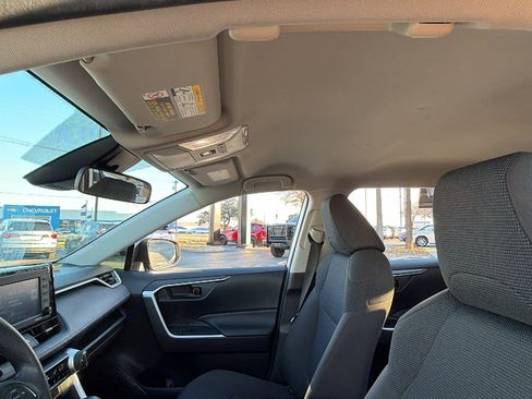 Used 2022 Toyota RAV4 LE image 15