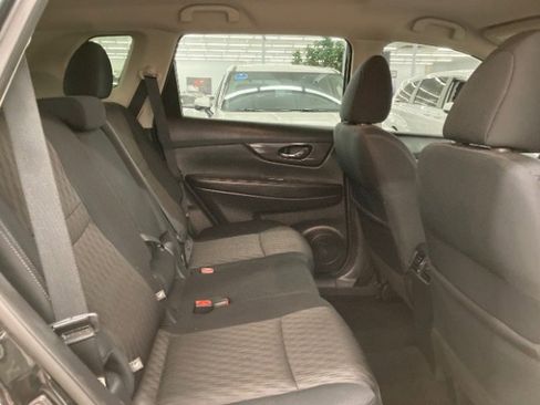 Used 2018 Nissan Rogue S image 12