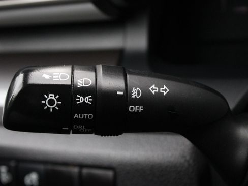 Used 2025 Toyota Tacoma SR5 AWD/4WD image 29