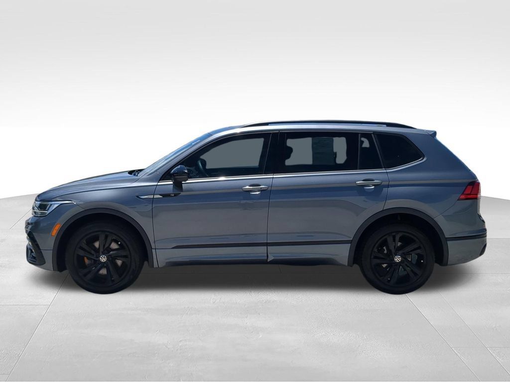 Certified 2024 Volkswagen Tiguan SE R-Line FWD image 6