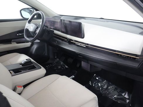 Used 2024 Nissan Ariya FWD image 31