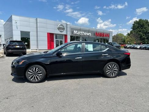 Used 2023 Nissan Altima 2.5 SV w/ SV Premium Package AWD/4WD image 2