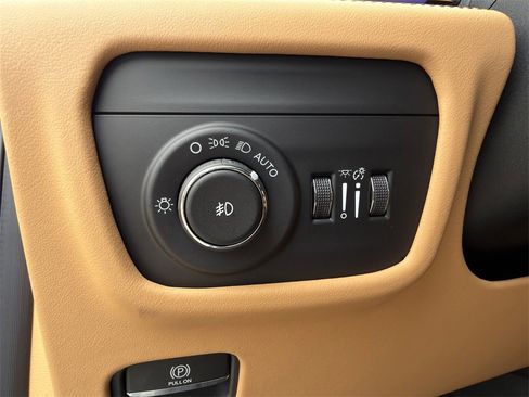 New 2025 Jeep Grand Cherokee Summit image 18