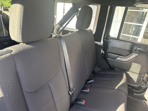 Used 2017 Jeep Wrangler Unlimited Sport w/ Quick Order Package 24S AWD/4WD image 25