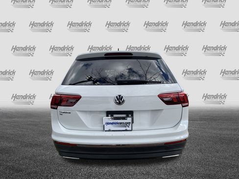Used 2020 Volkswagen Tiguan SE w/ Panoramic Sunroof Package image 9