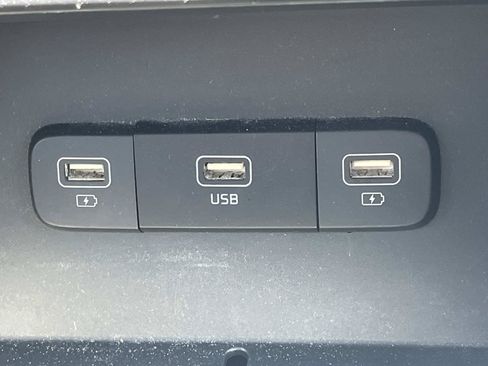 Used 2023 Kia Carnival LX FWD image 35