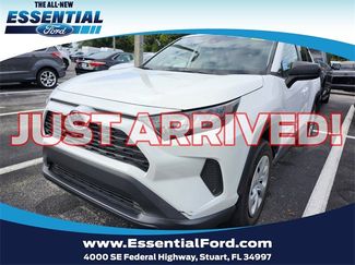 Used 2022 Toyota RAV4 LE image 1