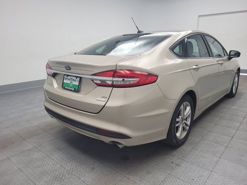 Used 2018 Ford Fusion SE w/ Fusion SE Technology Package FWD image 7