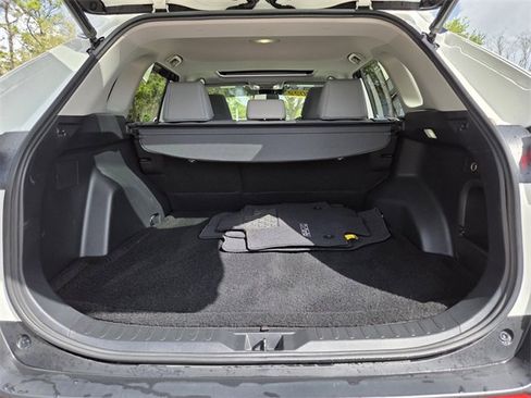 Used 2022 Toyota RAV4 XLE Premium image 15