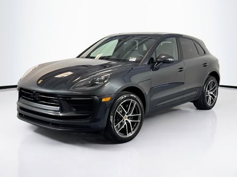 Certified 2025 Porsche Macan image 1