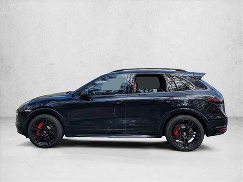 Used 2014 Porsche Cayenne Turbo image 3