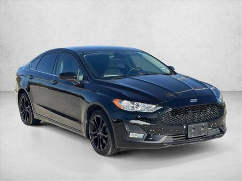 Used 2020 Ford Fusion SE w/ Equipment Group 151A image 2
