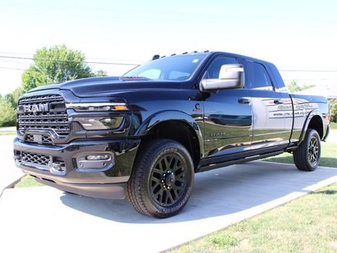 Used 2025 RAM 2500 Limited AWD/4WD image 11