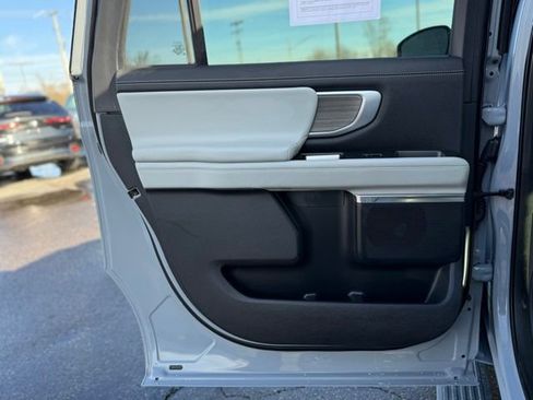 Certified 2025 Ford Expedition Max Platinum image 21