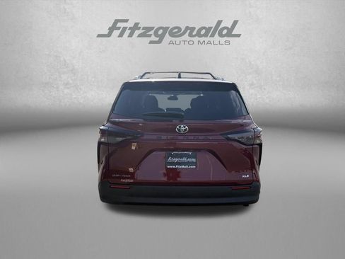 Used 2026 Toyota Sienna XLE AWD/4WD image 6