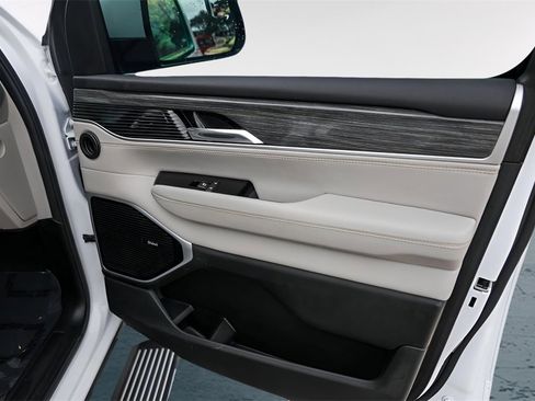 Used 2022 Jeep Wagoneer Series III w/ Premium Group I image 33