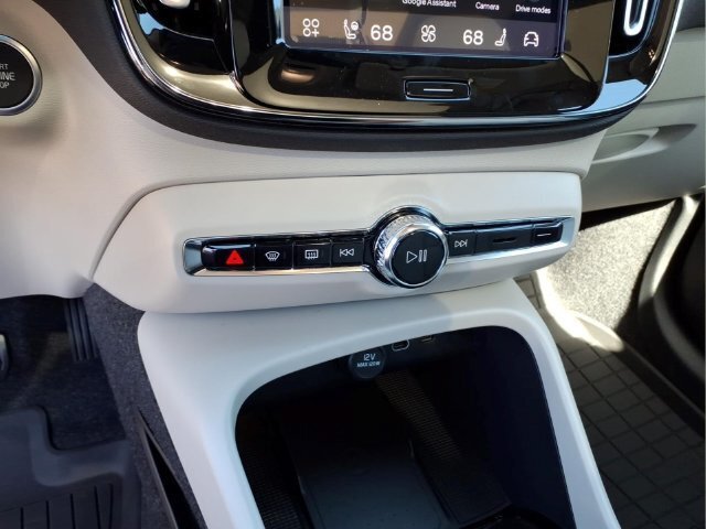 New 2026 Volvo XC40 B5 Plus w/ Protection Package Premier AWD/4WD image 23