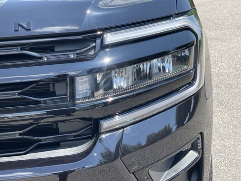 Used 2024 Ford Expedition Limited AWD/4WD image 5
