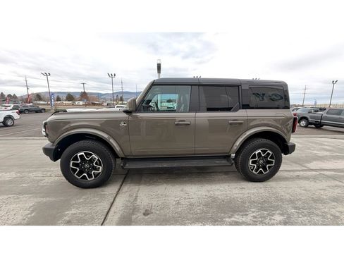 Used 2025 Ford Bronco Outer Banks image 2