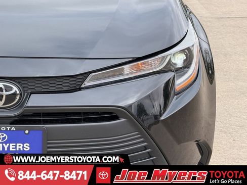 Used 2025 Toyota Corolla LE image 4