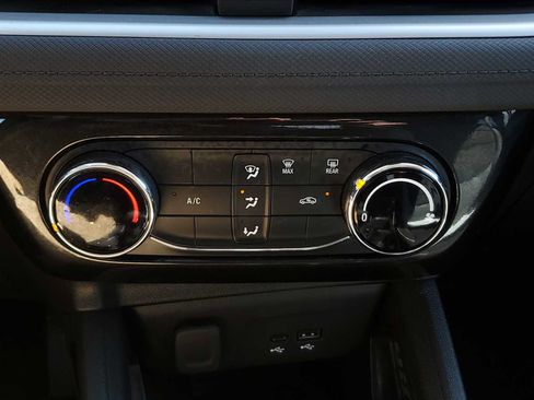 Used 2025 Chevrolet TrailBlazer LT FWD image 24