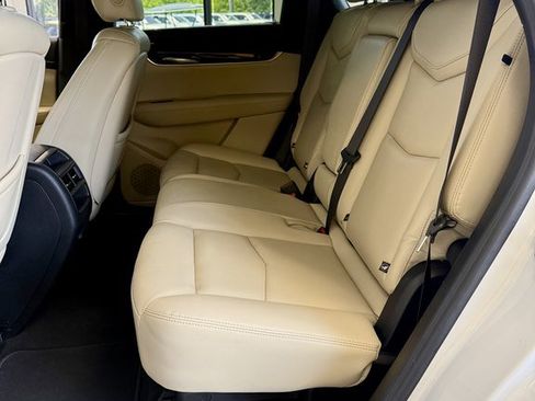 Used 2018 Cadillac XT5 FWD image 16
