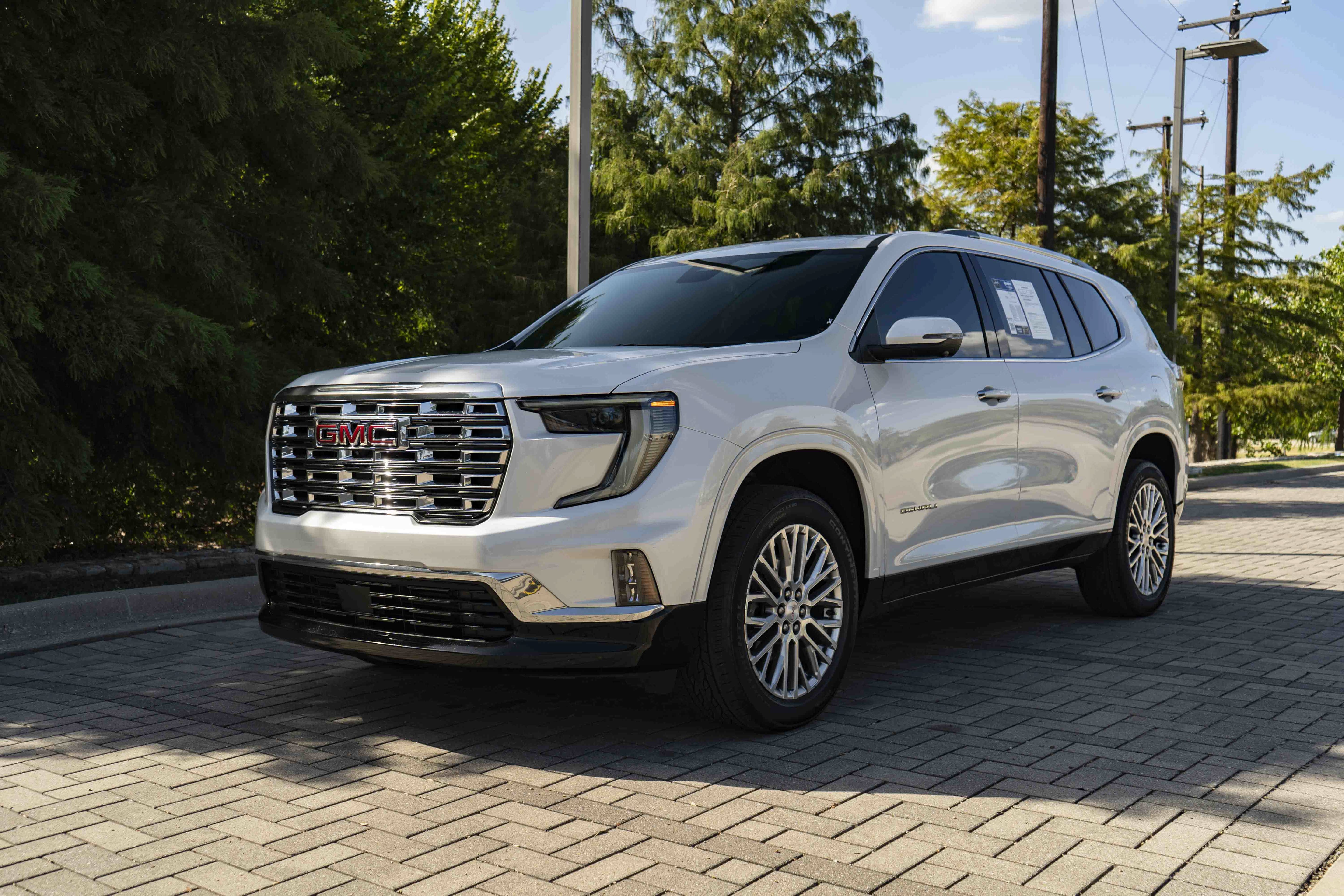 Used 2024 GMC Acadia Denali AWD/4WD image 4