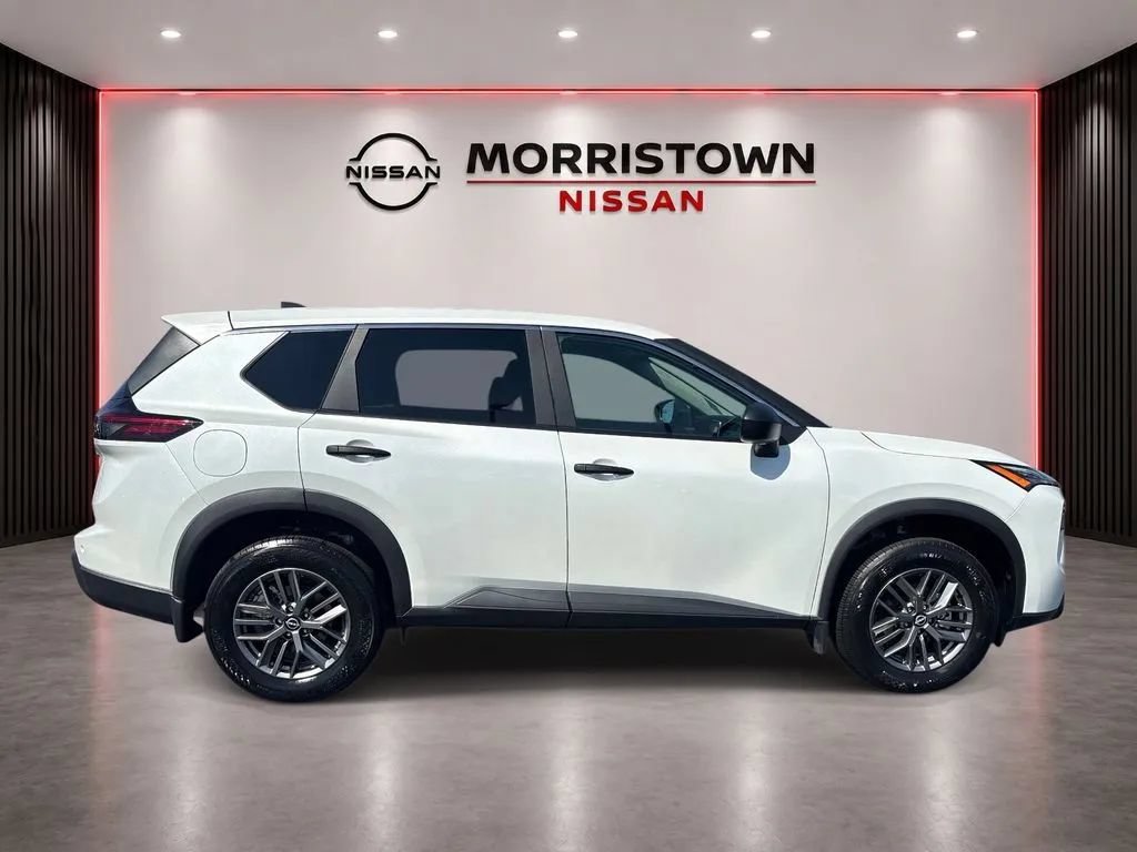 Used 2025 Nissan Rogue S FWD image 2