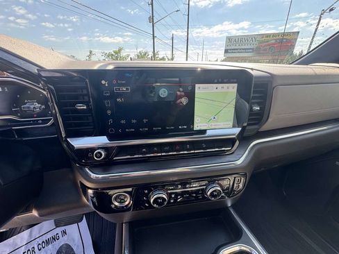 Used 2023 GMC Sierra 1500 SLT w/ SLT Premium Package AWD/4WD image 22