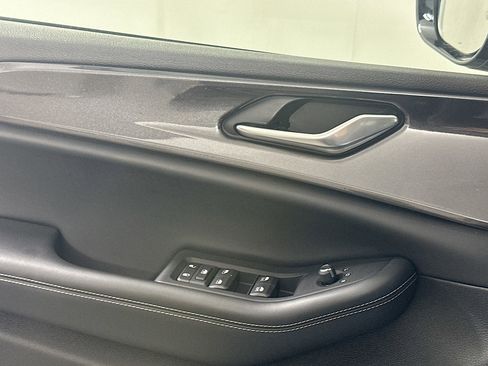 Used 2022 Jeep Grand Cherokee L Laredo image 16