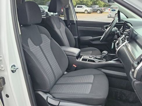 Used 2023 Kia Sorento LX image 17