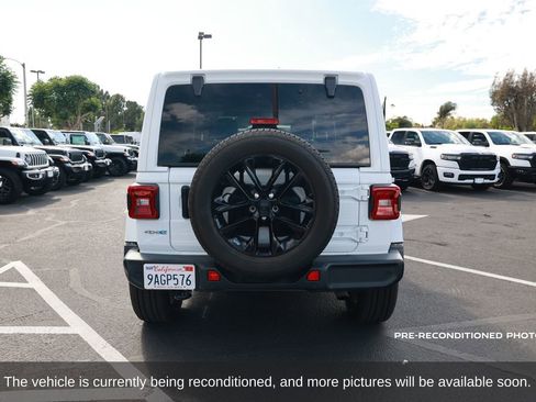 Used 2021 Jeep Wrangler Unlimited Sahara w/ Cold Weather Group image 4