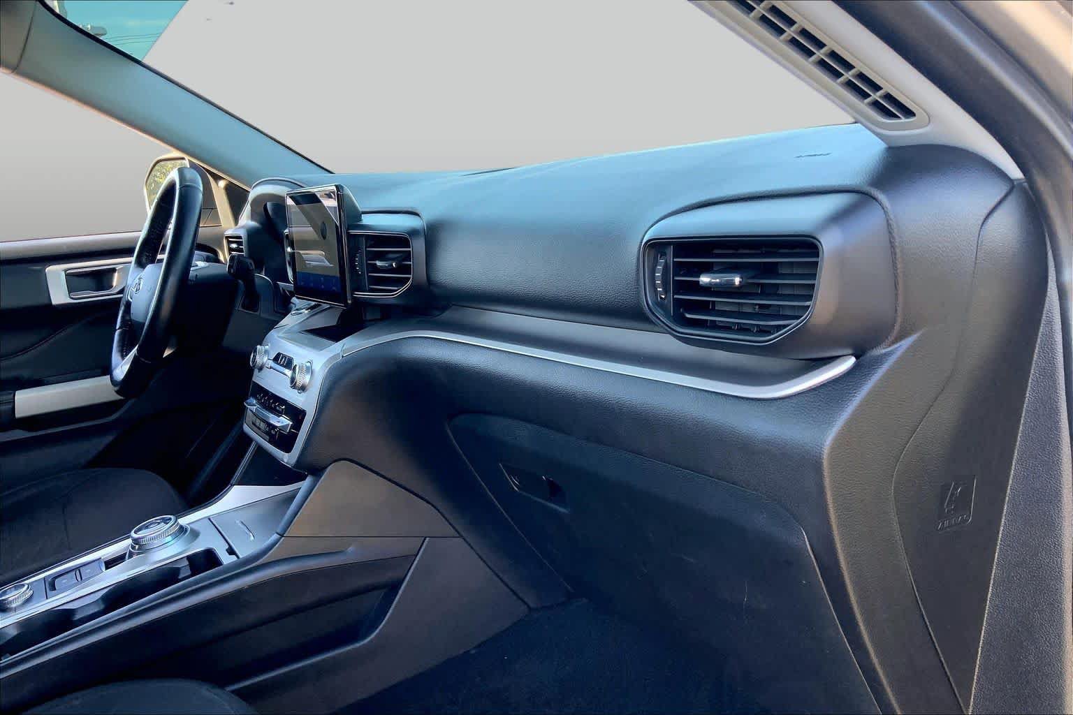 Used 2021 Ford Explorer XLT AWD/4WD image 18
