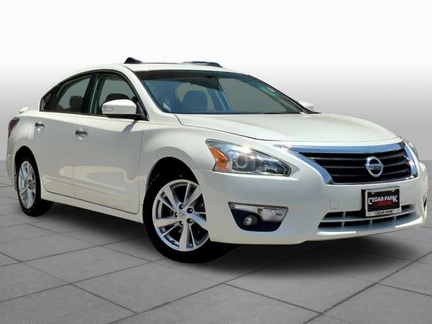 Used 2014 Nissan Altima 2.5 SL w/ Technology Package FWD image 2