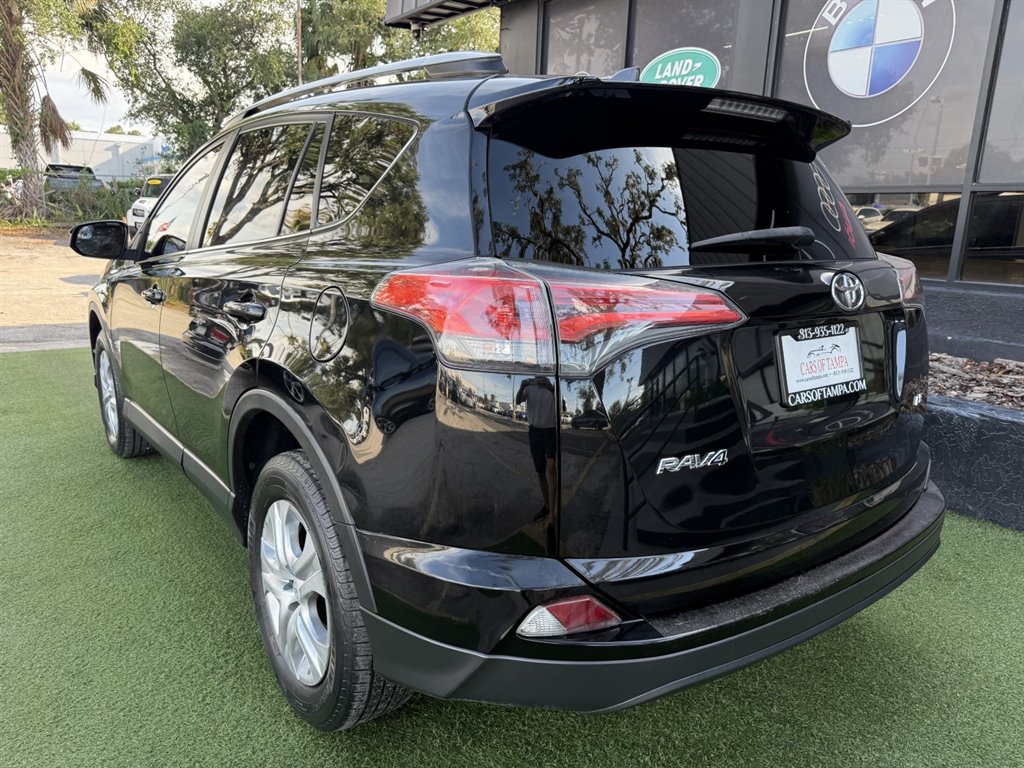 Used 2017 Toyota RAV4 LE FWD image 4