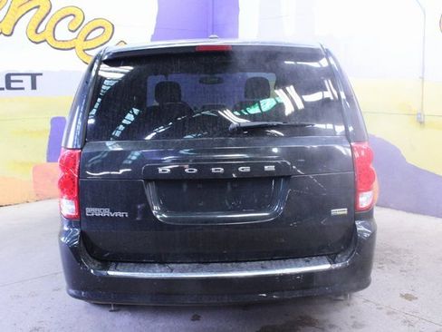 Used 2016 Dodge Grand Caravan SE image 7