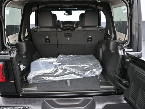 New 2025 Jeep Wrangler Sahara image 15