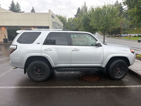 Used 2021 Toyota 4Runner SR5 Premium w/ Moonroof Package AWD/4WD image 5