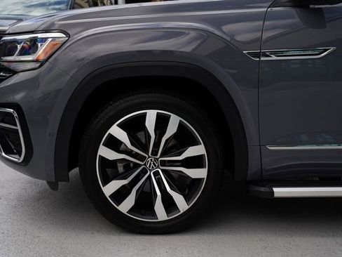 Used 2022 Volkswagen Atlas Cross Sport SEL Premium R-Line image 16