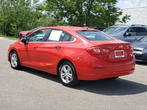 Used 2017 Chevrolet Cruze LT FWD image 2
