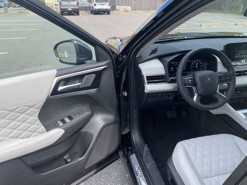 New 2025 Mitsubishi Outlander SEL image 10