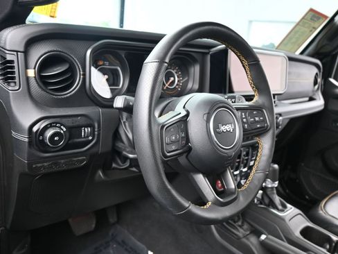 Used 2025 Jeep Wrangler Unlimited Rubicon 392 AWD/4WD image 15