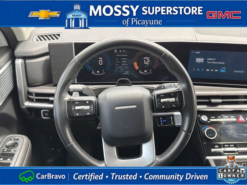Used 2025 Hyundai Santa Fe SEL FWD image 16