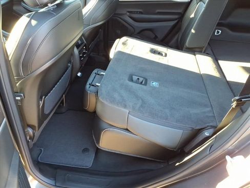 New 2025 Jeep Grand Cherokee Limited image 35